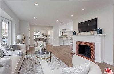 4th image of 6556 Murietta Ave