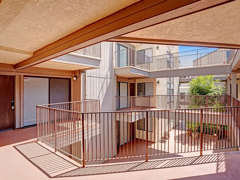 453 Ivy St — Photo 28