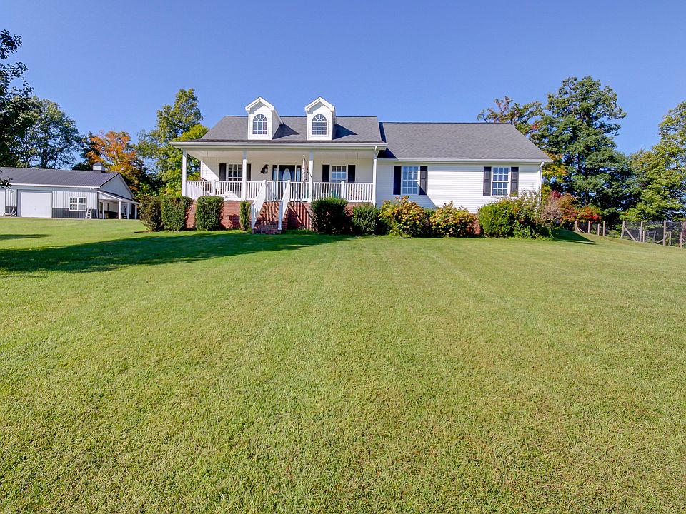 1st image of 628 Camelot Dr