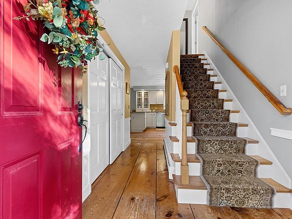 3rd image of 30 Turner Dr