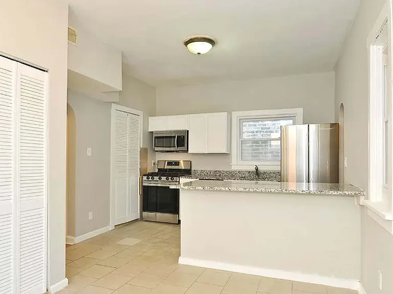 1838 S Racine Ave #B — Photo 1