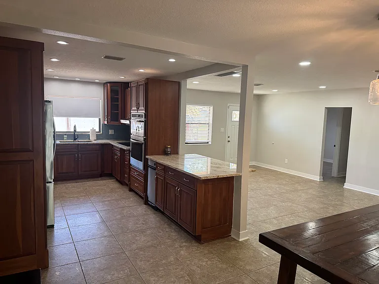 617 Luzon Ave — Photo 21