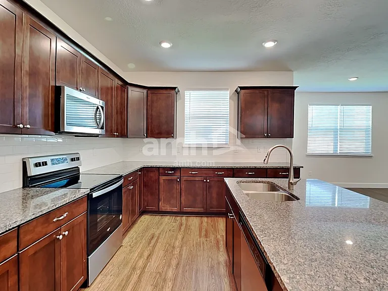 2401 E Wild Horse Way — Photo 3