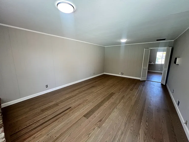 20607 Russell Ln — Photo 9