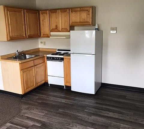 2nd image of 906 10th Ave W APT 1