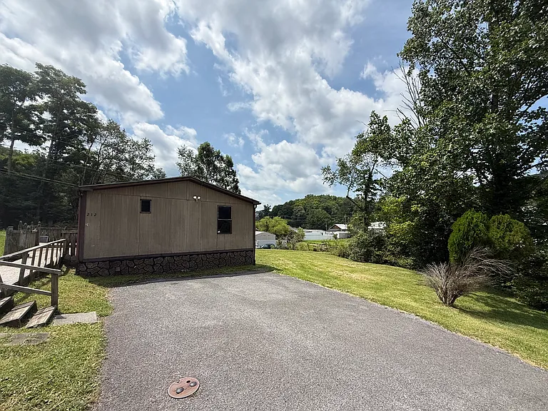 212 Thor Ln — Photo 16