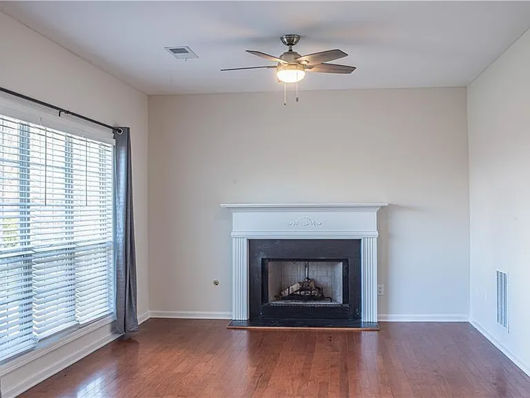 3359 Shallowford Green Dr — Photo 4