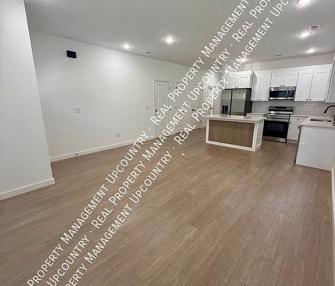 795 Lyman Rd — Photo 3