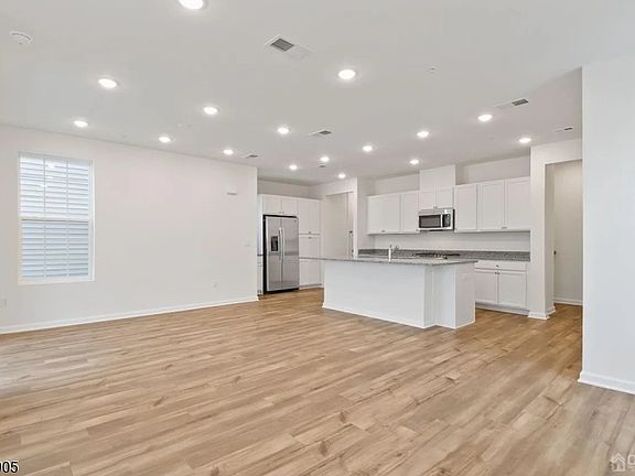 4th image of 735 Station Rd #1