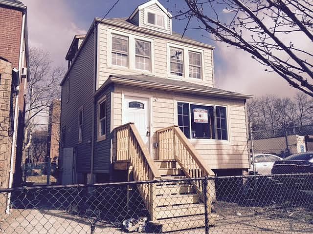 2nd image of 133 Alaska St
