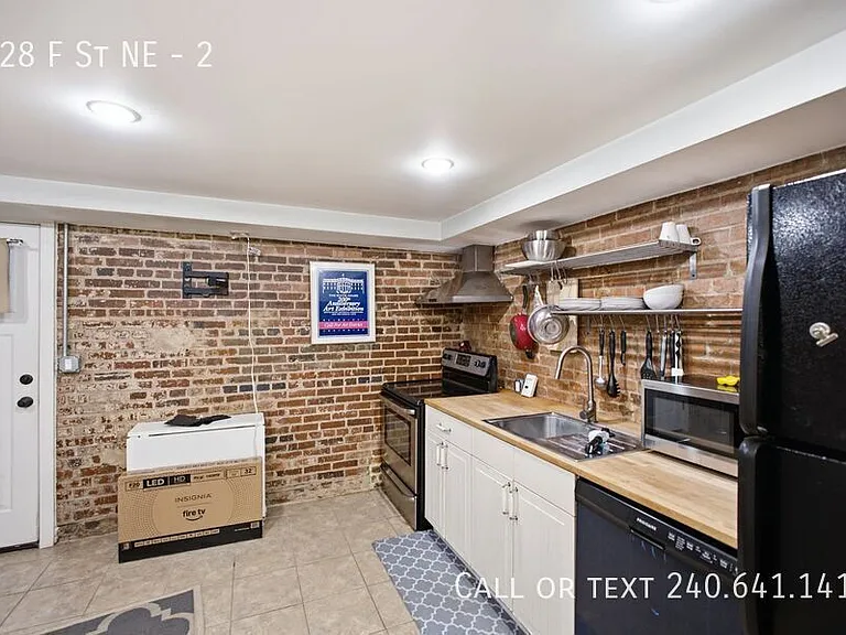 228 F St NE #2 — Photo 5