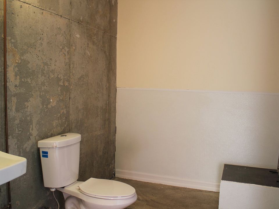 2nd image of 3421 Richmond St Ste 106