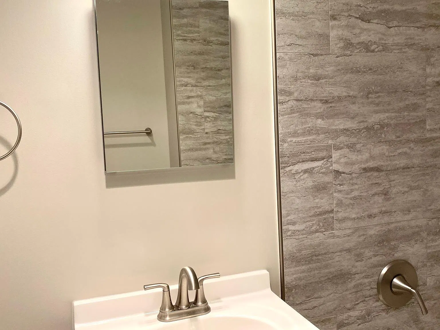 7400 Lakeview Dr — Photo 3
