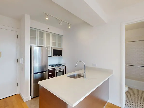 808 Columbus Avenue image 1 of 8