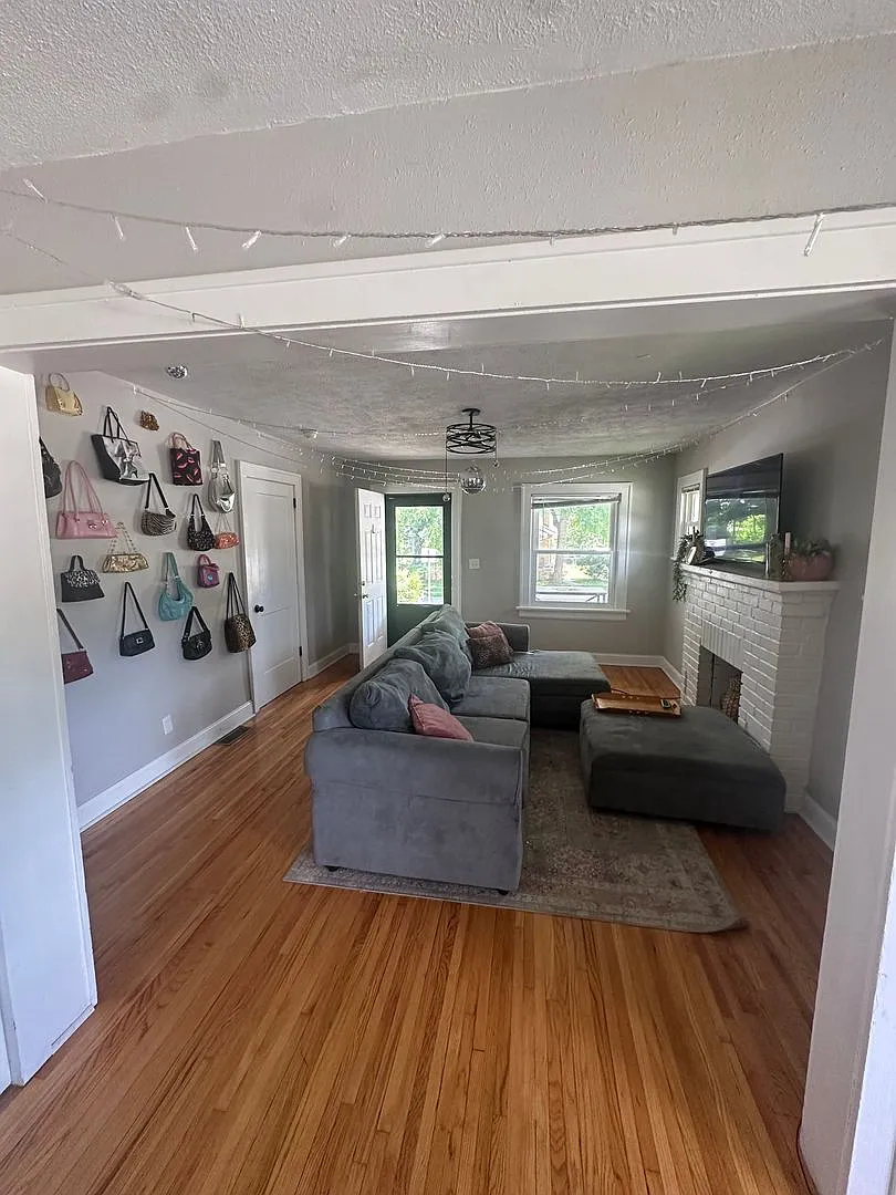Pre-Leasing For August - Near MSU - Secure Today — Photo 3