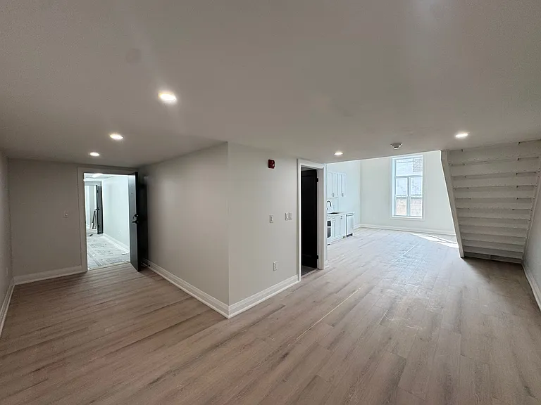 208 King St E — Photo 15