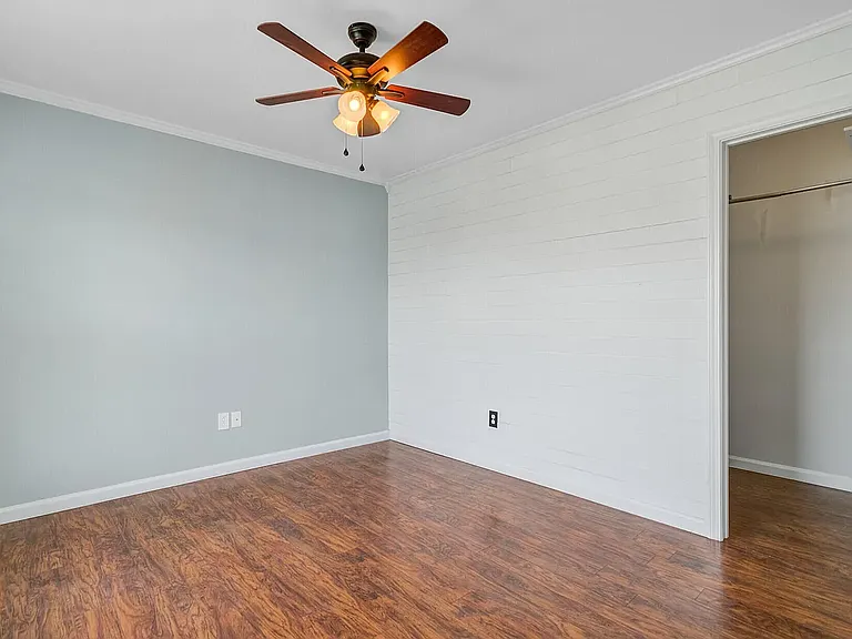 236 Emerald Isle Dr — Photo 27