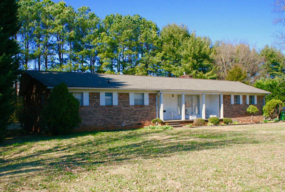 1st image of 1745 Scenic Dr