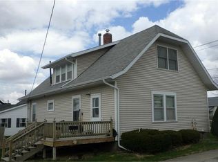516 E 3rd St, Vinton, IA 52349