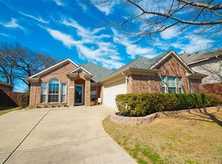 925 Stoneway Dr, Denton, TX 76210