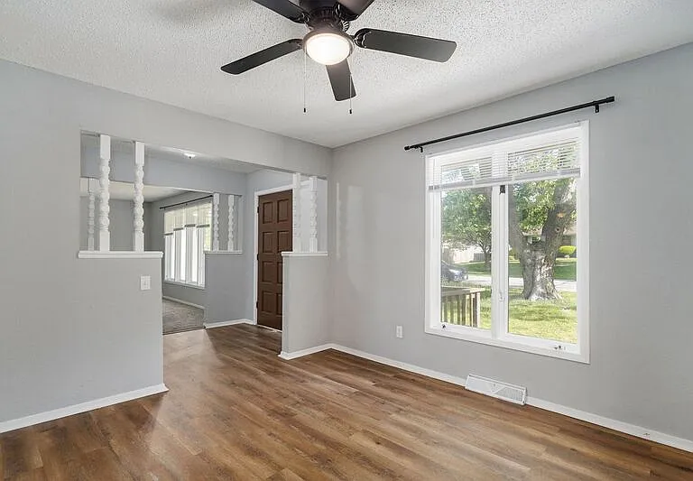 2556 W Cardinal St — Photo 4