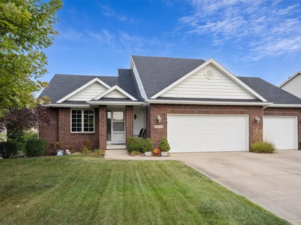 16009 Walnut Hills Dr, Urbandale, IA 50322