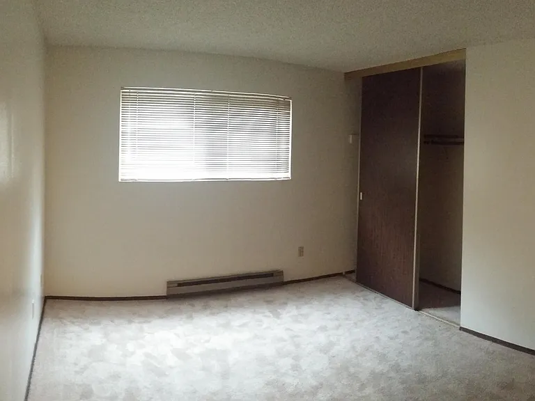 5032 11th Ave NE #6 — Photo 4