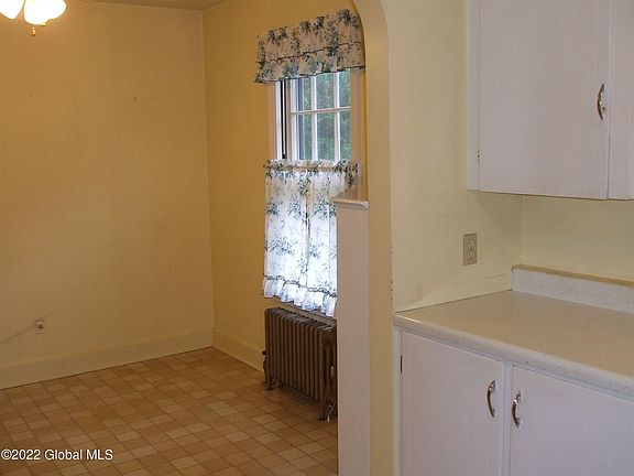 3rd image of 10 Cornell Blvd