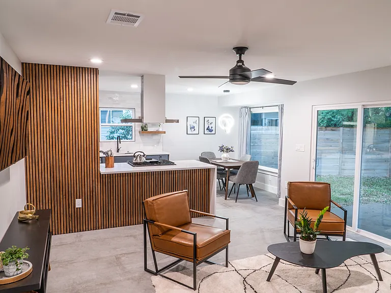 Falcon Hill Dr — Photo 3