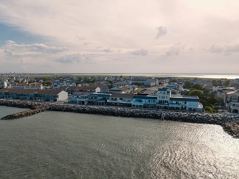 Seaview Ct — Photo 37
