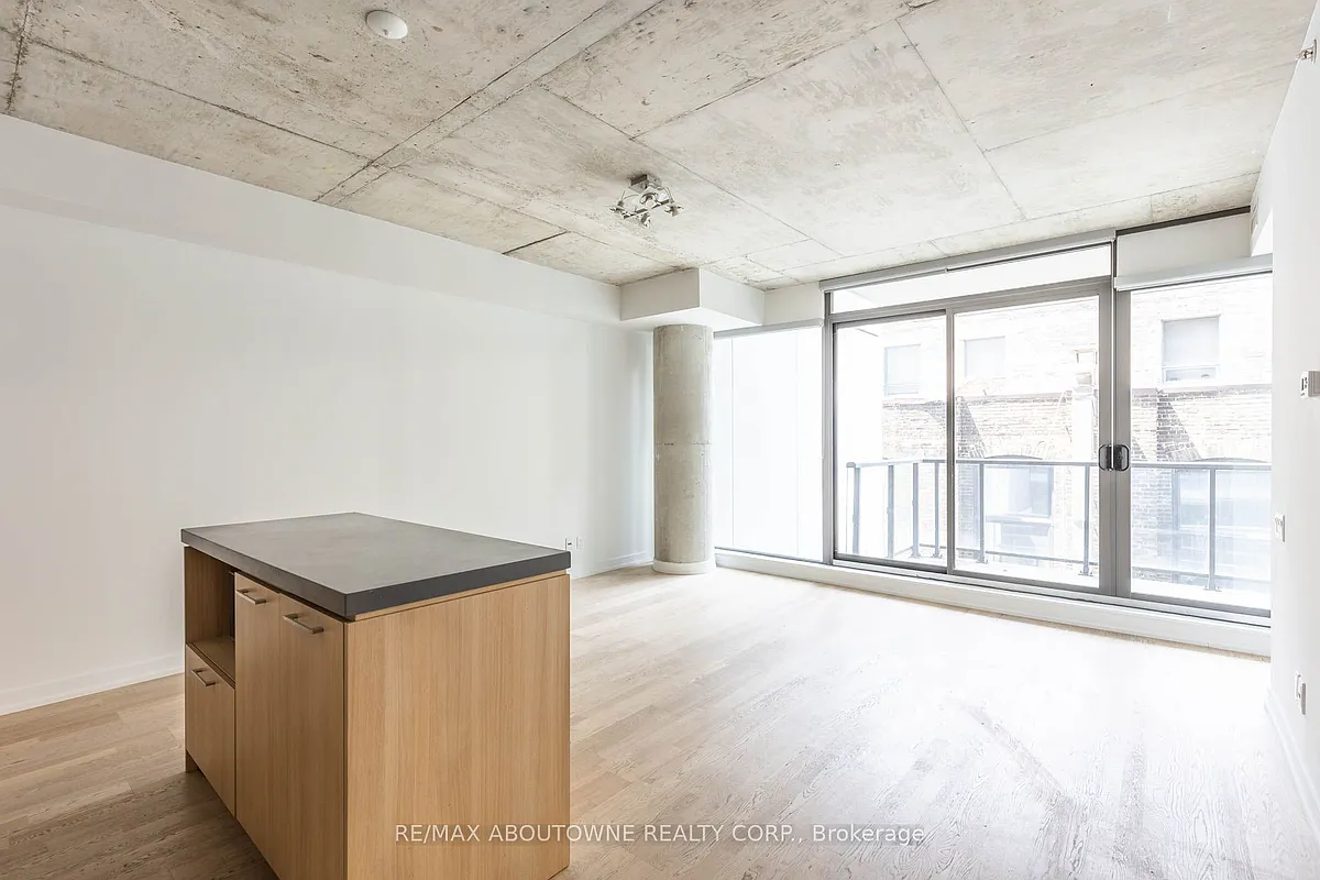 Building Photo - 560 King St W #326