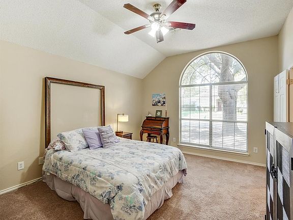 2nd image of 821 Chaparral Dr