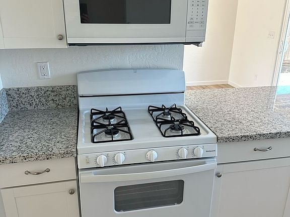 5th image of 524 W Meadow Ct #524