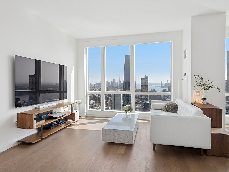 1st image of 460 W 42nd St #Ph3f
