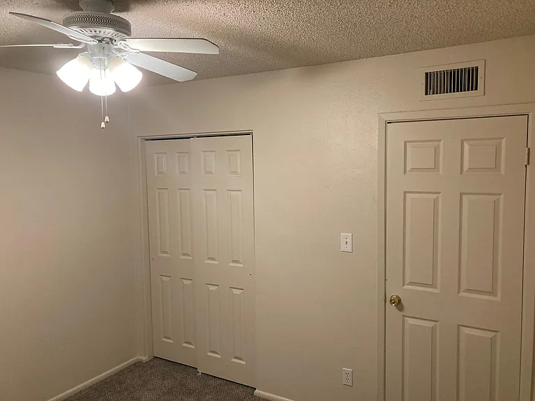 1958 E Inverness Cir — Photo 17