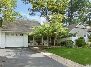 10 Helene Ave, Merrick, NY 11566