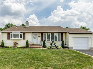 17 Sheridan Dr, Colonia, NJ 07067