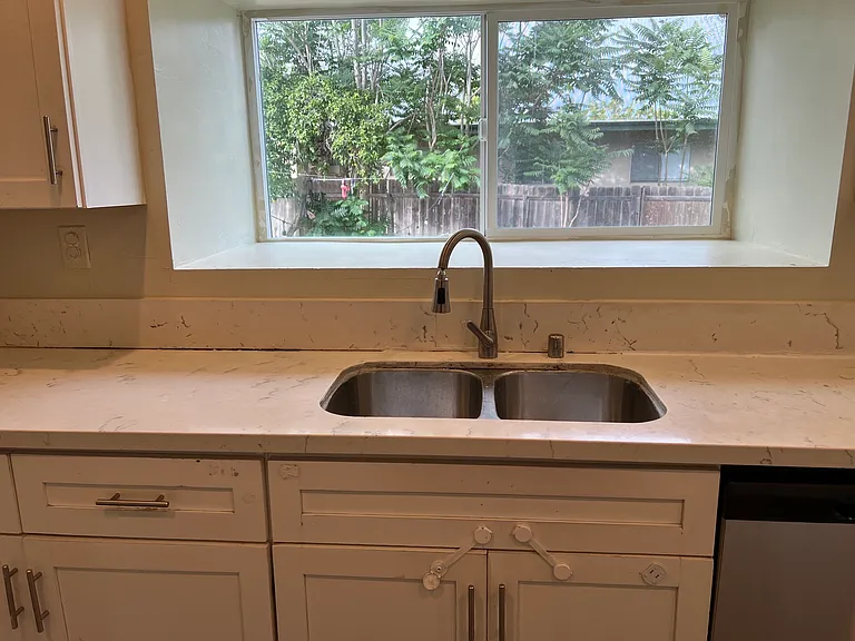 536 S Tulip St — Photo 10