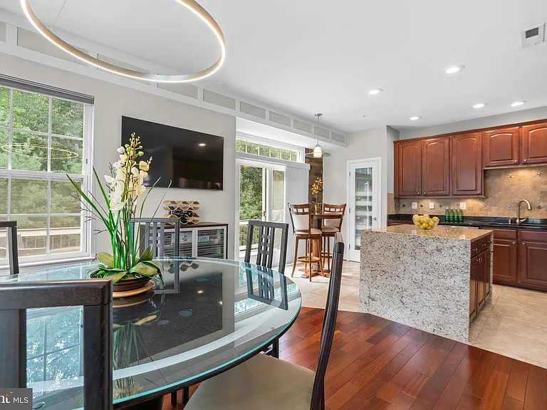 7592 Cherrybark Oak Ln — Photo 16