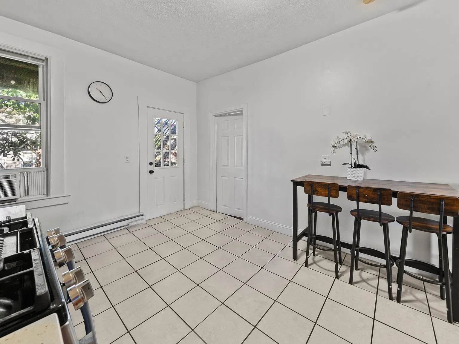 2 bed, $2,600 — Photo 4