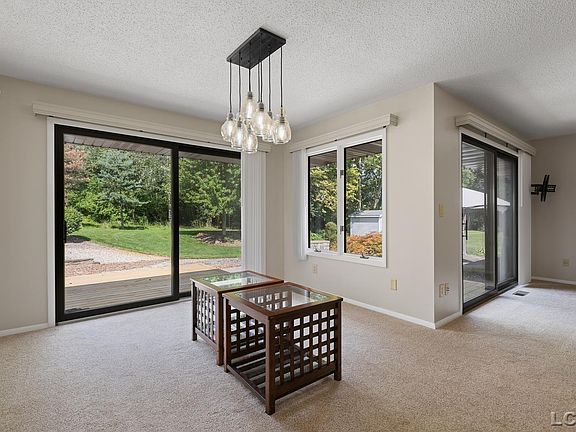 4th image of 1284 Buckingham Ct