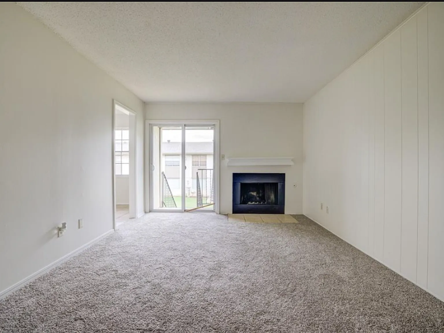 3-bedroom, 2-bathroom condo in Norman with central heat and air and washer and dryer provided — Photo 3