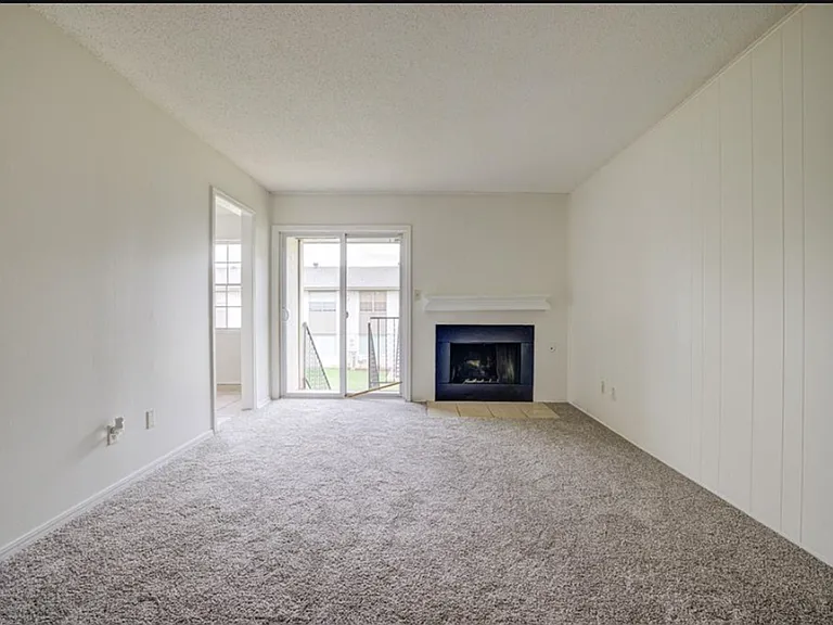 1717 E Lindsey St — Photo 1