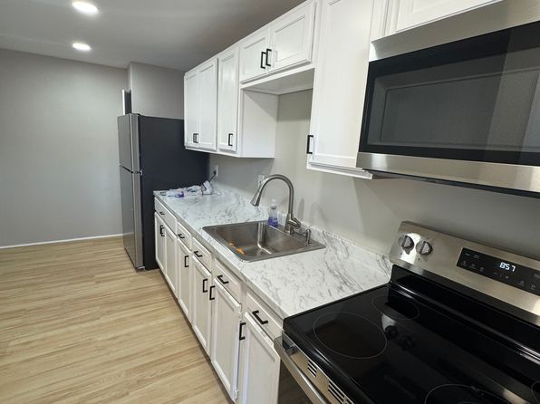 548 Ridge Ave #2