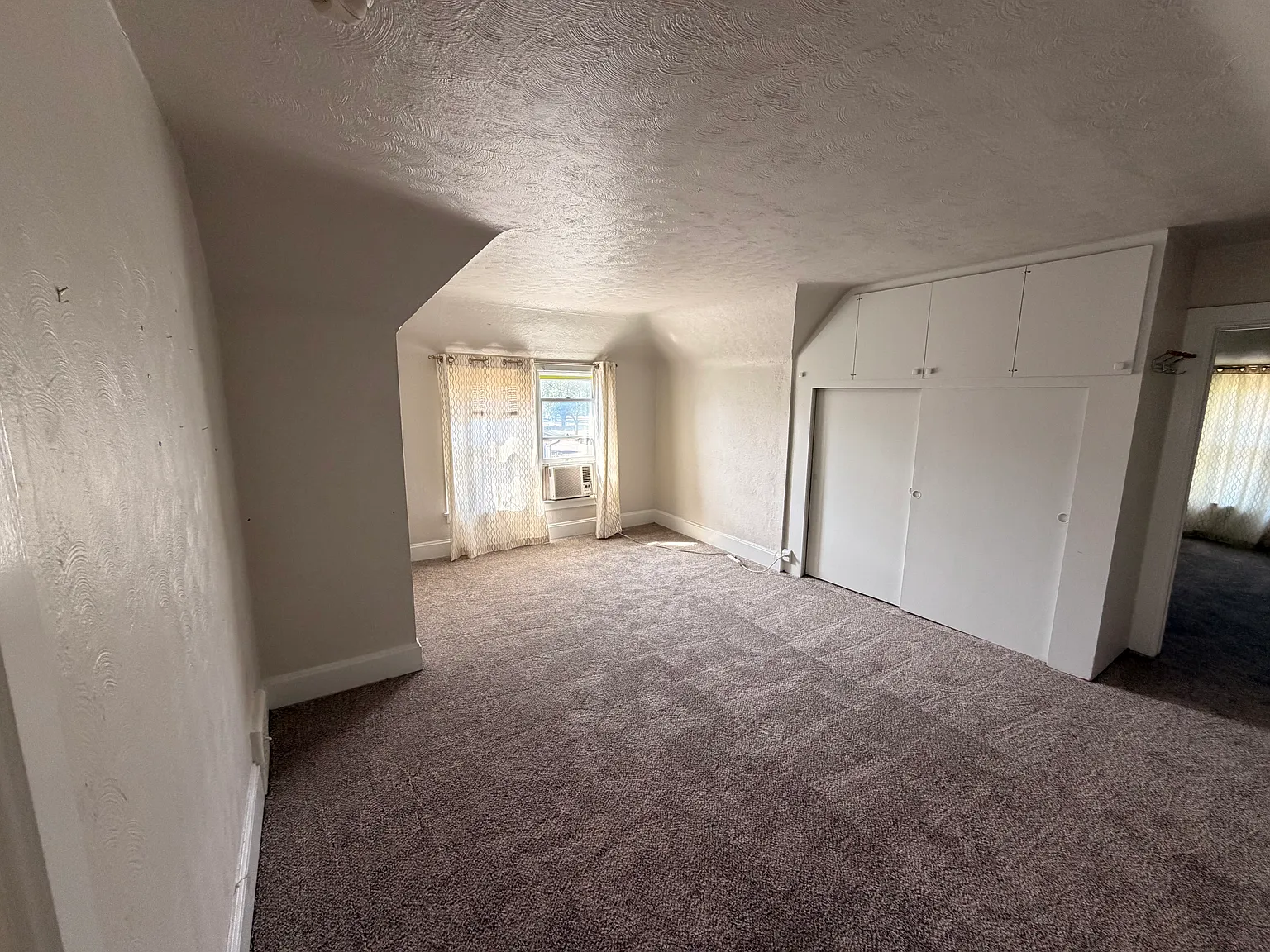 1 bed, 700 sqft, $1,300 — Photo 2