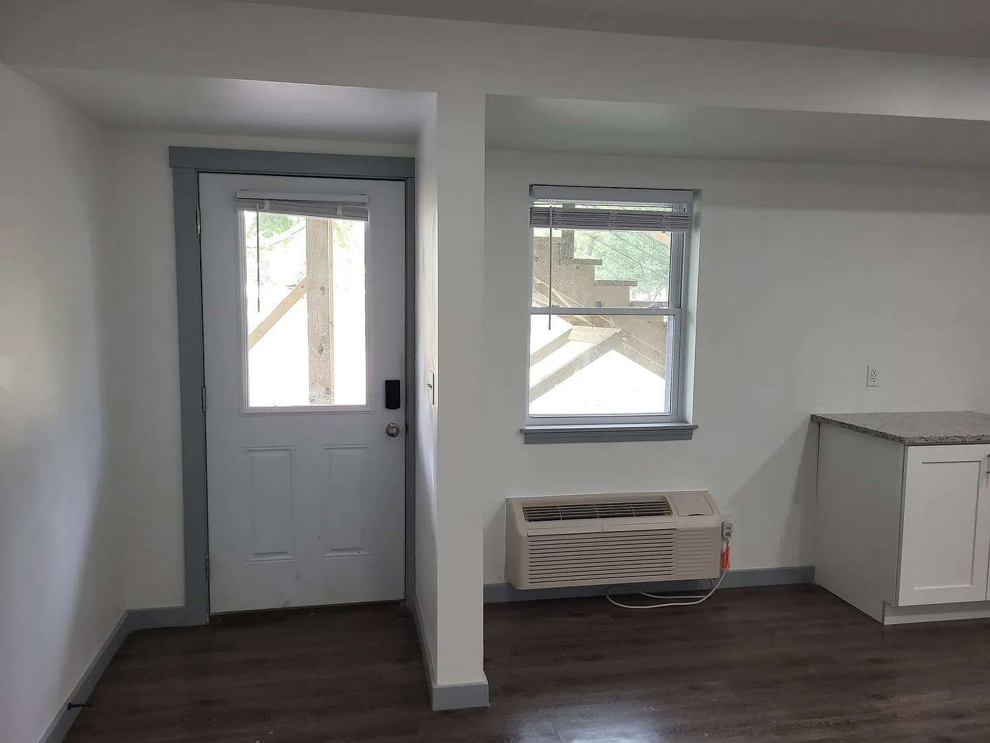 703 Ash — Photo 3