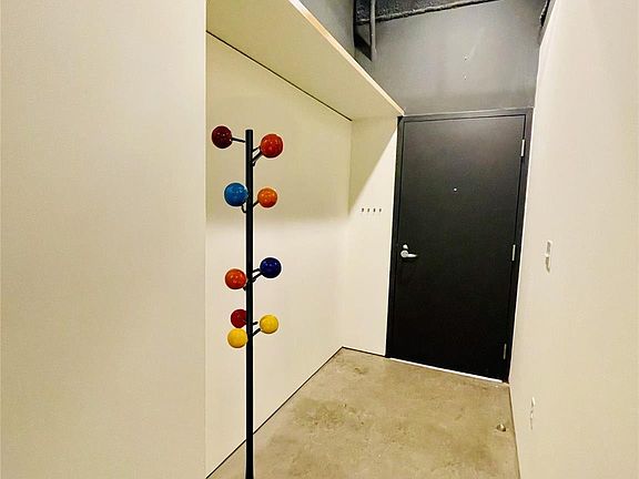 4th image of 601 E Brushy St #204