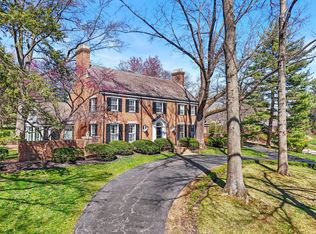 3 Greenbriar Dr, Saint Louis, MO 63124