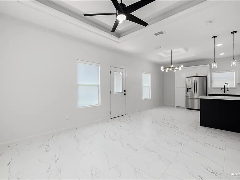 1424 E Hibiscus Ave #1 — Photo 3