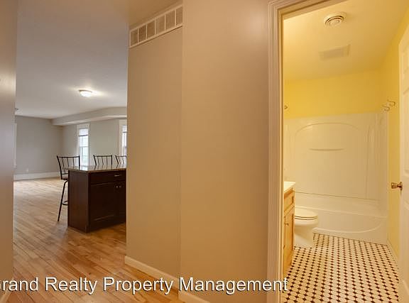 5th image of 1846 Laurel Ave APT 3